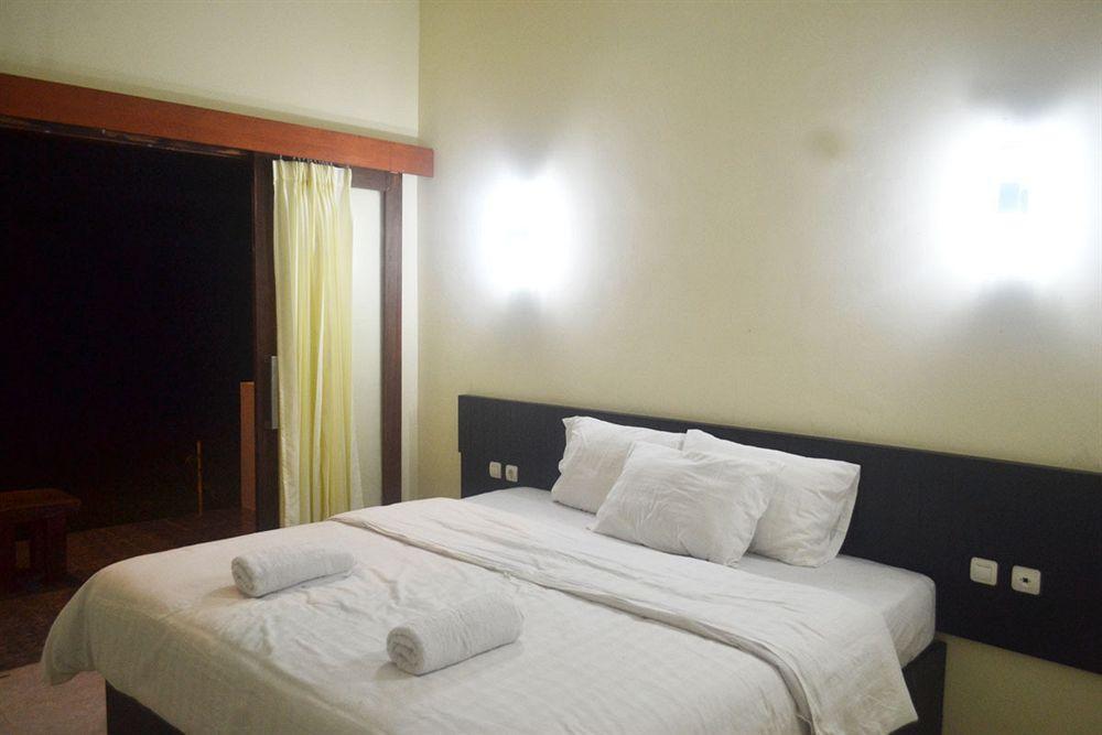 Gondang Beach Hotel Gili Trawangan Exterior photo